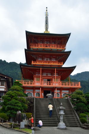 青岸渡寺・三重の塔