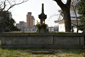 岡崎城・浄瑠璃姫の墓