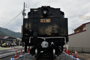 津山駅・C11形蒸気機関車
