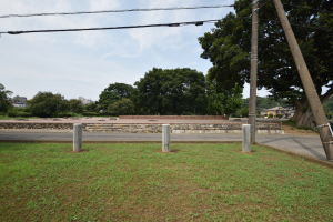 国分寺跡・金堂前の幢竿遺構