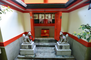太皷谷稲成神社・神殿裏奉拝所