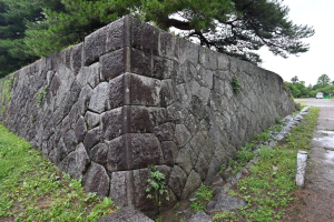 鶴ヶ岡城・石垣