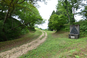 鳥越城・一向一揆慰霊碑
